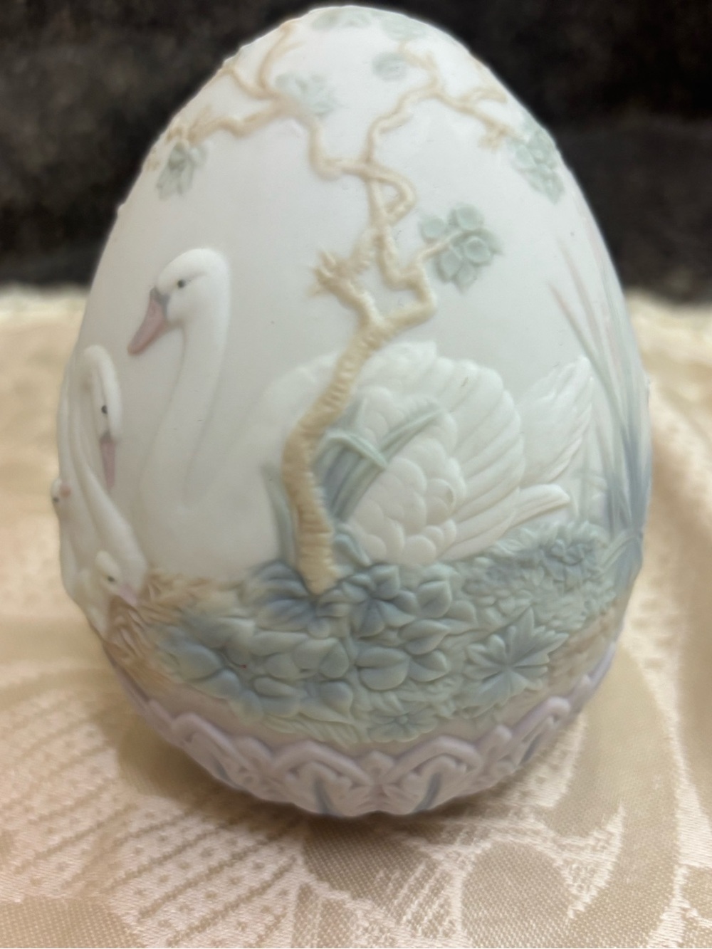 Lladro Swan Nest Egg